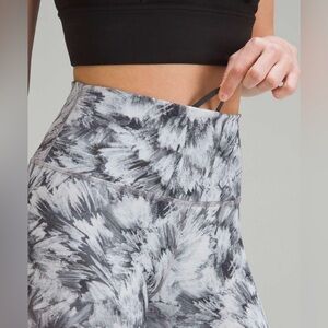 Wunder Train High-Rise Crop 23”.  New With Tags!!             Embers Multi. RARE